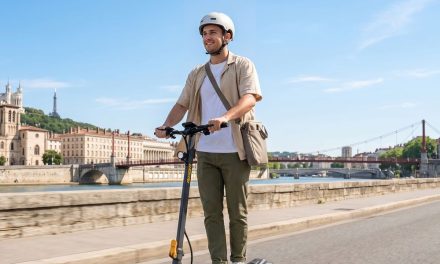 Ausom K20 elektromos roller: 1100W, 70 km hatótáv, 45 km/h sebesség – Tesztműhely bemutató